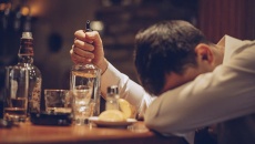 Mắc bệnh lý nền nhưng vẫn uống rượu: tổn hại gấp đôi cho gan!
