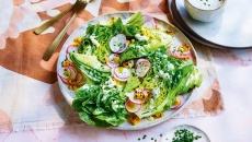 Tại sao ăn salad có thể gây đầy bụng? 