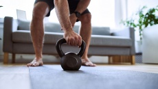 Tập thể dục với chân trần: Nên hay không?