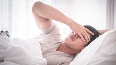 Dấu hiệu đột quỵ khi ngủ và cách phòng ngừa hiệu quả