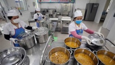 Thực phẩm 'bẩn' đe dọa bếp ăn tập thể 