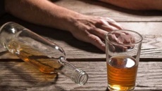 Uống nhiều rượu tăng nguy cơ sa sút trí tuệ