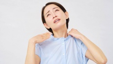 Bí quyết vượt qua cơn bốc hỏa tuổi mãn kinh trong mùa Hè