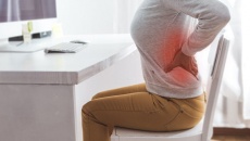 Đau lưng do ngồi nhiều hãy thử ngay 3 bài tập này