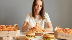 Cách kiểm soát cơn thèm ăn trong giai đoạn stress, căng thẳng