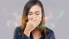 Làm sao để hết hôi miệng sau bữa ăn 'nặng mùi'?