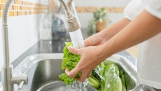 Mẹo rửa rau củ quả giúp tránh ngộ độc thực phẩm