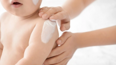 Dưỡng ẩm da cho trẻ thế nào mới đúng?
