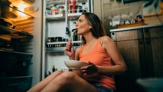 Ăn đêm giúp cơ thể trao đổi chất tốt hơn?