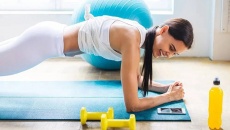 Tập gì ở nhà để cánh tay thon gọn, lưng chắc khỏe?