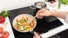 Nấu ăn dễ dàng với bếp từ