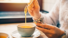 Một cốc nước mật ong buổi sáng cho ngày nhiều năng lượng 