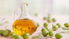 Mẹo vệ sinh vật dụng nhà bếp với dầu olive