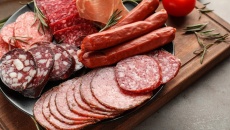 Hai thực phẩm người bị cholesterol cao nên tránh vào bữa sáng 
