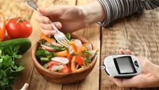 Đường huyết trước khi ăn 9,7mmol/L, nên ăn kiêng gì để ổn định?