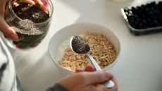 Các loại hạt hỗ trợ chị em điều hòa nội tiết