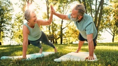 Plank 3 phút ở tuổi 100: Bí kíp tập luyện của cụ bà người Mỹ
