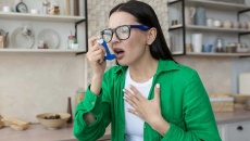 Lên cơn hen suyễn vì… cười nhiều