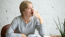 Ngáp quá nhiều cảnh báo tình trạng sức khỏe tiềm ẩn