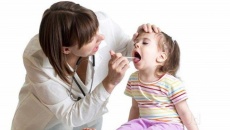 Cách chăm sóc trẻ khi bị viêm amidan