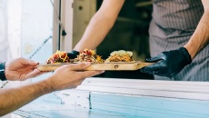 Hàng loạt du khách bị ngộ độc botulinum tại Italia