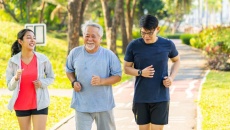 Đi bộ kiểu này đốt calo ngang chạy bộ, mà không lo đau khớp