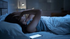 Tuổi mãn kinh có nên dùng melatonin?