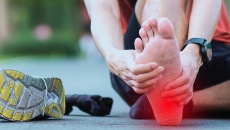 Cách giảm đau viêm cân gan bàn chân