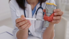 Bướu cổ do thiếu iod: Nguyên nhân, triệu chứng và cách cải thiện