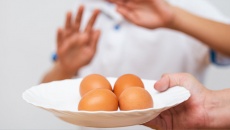 Nguyên nhân nào có thể khiến bạn bị dị ứng trứng?