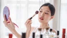 Bí quyết chăm sóc da giúp lớp trang điểm bền đẹp suốt ngày dài