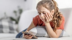 Dùng nhiều mạng xã hội ảnh hưởng đến não bộ trẻ thế nào?