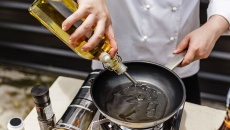 Loại dầu ăn nào tốt cho sức khỏe nên dùng khi nấu ăn?
