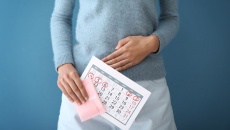 Rong kinh do nhân xơ tử cung phải làm sao?