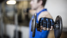 Găng tập tạ có phải phụ kiện cần thiết?