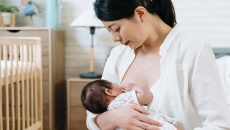 Mẹ sau sinh nên ăn gì để sữa nhanh về?