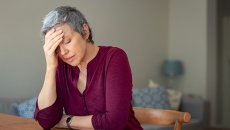 Biện pháp đẩy lùi cơn đau nửa đầu tuổi mãn kinh