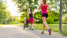 Sinh xong bao lâu thì người mẹ có thể chạy bộ trở lại?