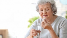 Những điều người lớn tuổi cần biết về calci và vitamin D