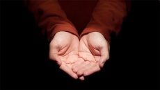 Run chân tay sau phẫu thuật não ở người trẻ tuổi phải làm sao?