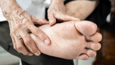 Làm sao phòng ngừa biến chứng bàn chân cho người bệnh đái tháo đường?