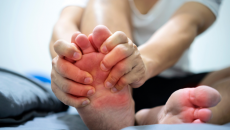 Infographic: Những điều cần biết để bảo vệ sức khỏe bàn chân