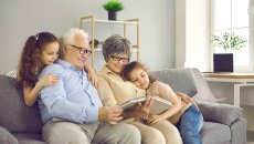 Nuôi dạy cháu giúp não bộ ông bà khỏe mạnh hơn 