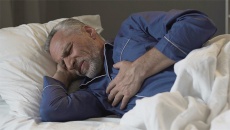 Tại sao nhiều người bệnh tim mạch sợ nhất giờ đi ngủ?
