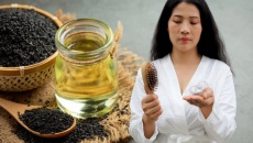 Thực hư dùng mè đen trị rụng tóc