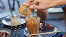 Uống cà phê có ảnh hưởng cholesterol không?