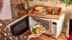 Hâm nóng thức ăn bằng lò vi sóng có gây hại gì không?