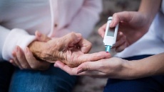 Người già bị đái tháo đường có nguy hiểm không?