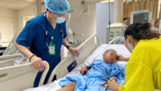 Bé trai 5 tuổi trong vụ tai nạn xe khách ở Tam Đảo được cứu sống
