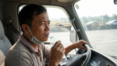 Đừng đợi khát mới uống nước khi lái xe đường dài